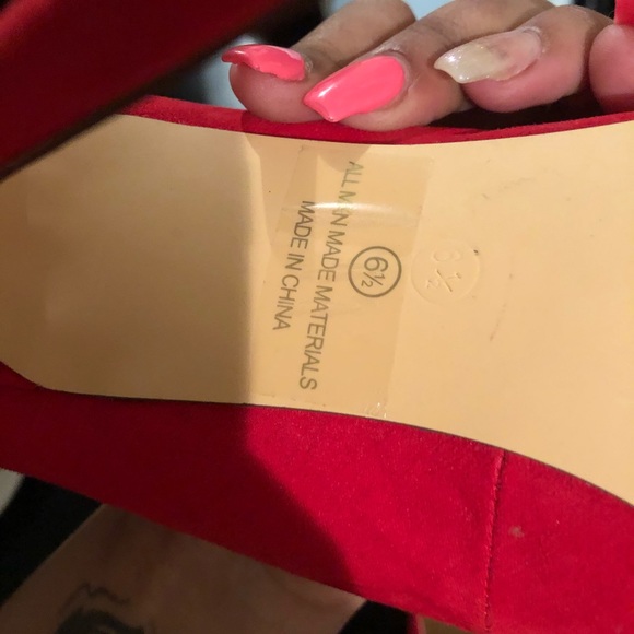 Heels - Picture 4 of 4